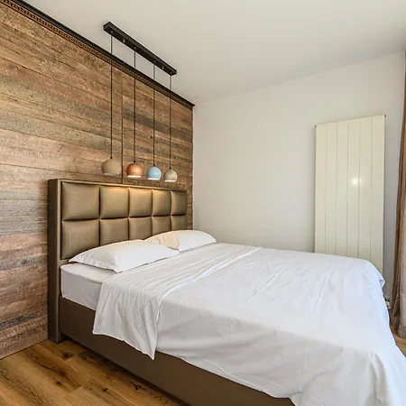 Mohost Alpine Calm - 2br Hideaway With Panoramic Terrace Appartement